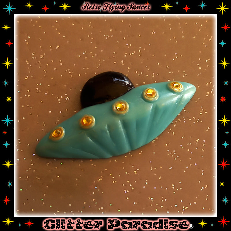 Brooch: Retro Flying Saucer