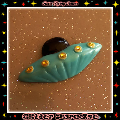 Brooch: Retro Flying Saucer