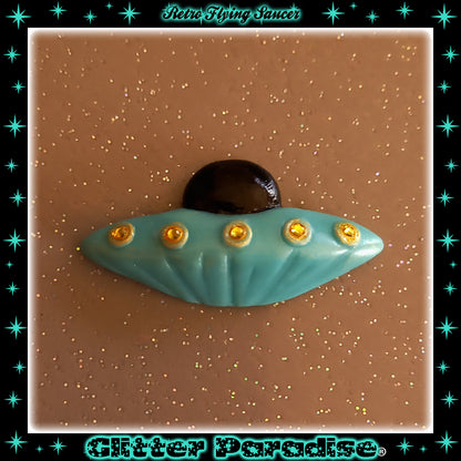 Brooch: Retro Flying Saucer
