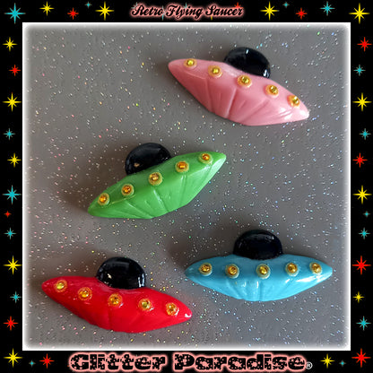 Brooch: Retro Flying Saucer