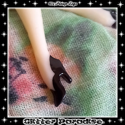 Brooch: 40s Pinup Legs