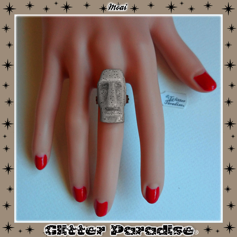 Set: Moai