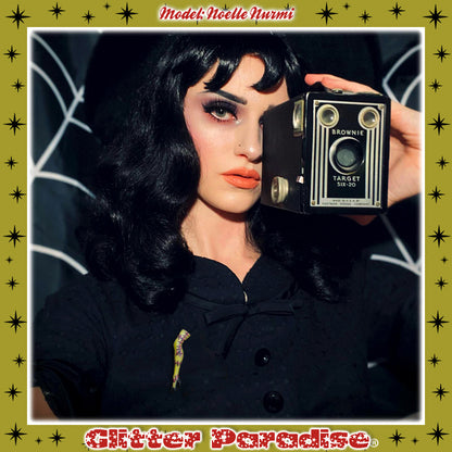 Brooch: Zombie Pinup Leg