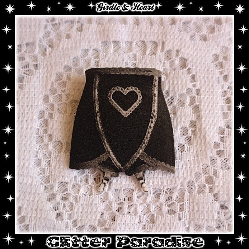 Broche : Girdle and Heart