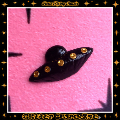 Brooch: Retro Flying Saucer